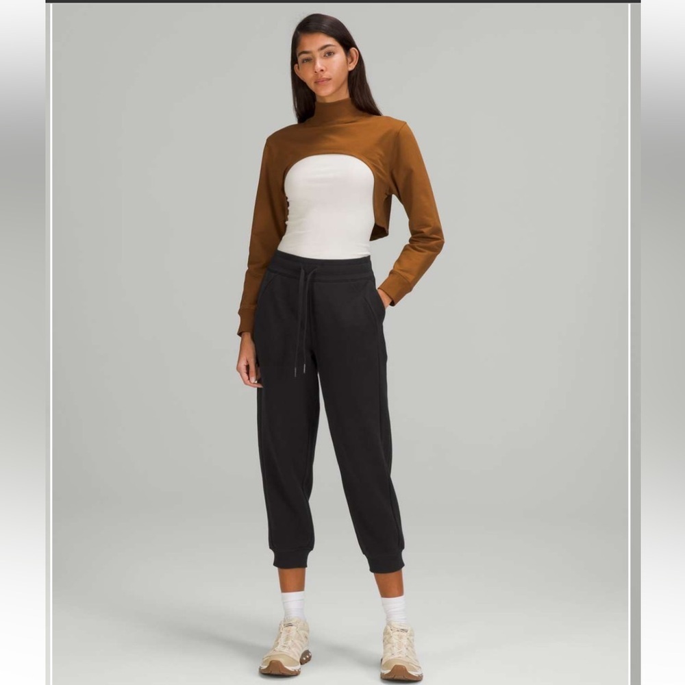 Lululemon  "2022" Scuba High-Rise Cropped
Jogger 21" L 
Black